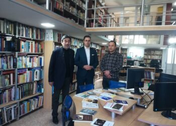 Narodni poslanici posetili biblioteku i Galeriju naivne umetnosti u Kovačici
