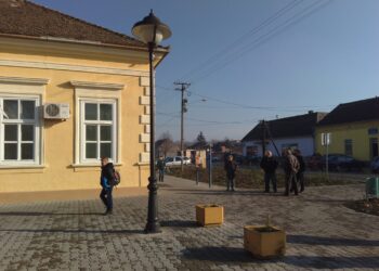 Jabuka: Veliki dečji maskenbal i predstava za decu