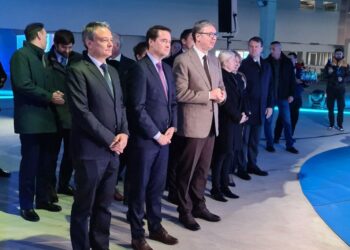 Predsednik Srbije Aleksandar Vučić u poseti ZF fabrici u Pančevu