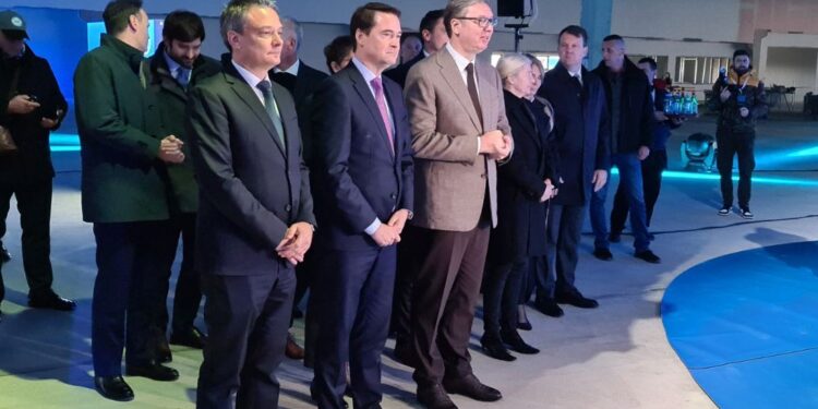 Predsednik Srbije Aleksandar Vučić u poseti ZF fabrici u Pančevu