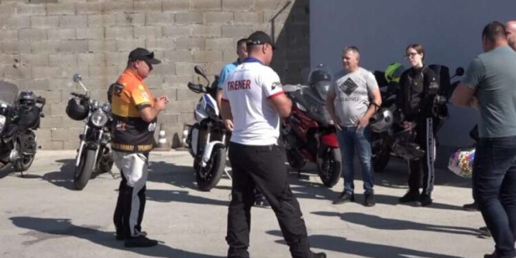 Organizovan trening bezbedne vožnje za motocikliste