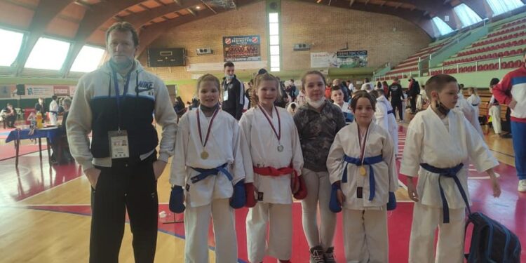 Karate Klub Kovačica odličan na prvenstvu Vojvodine, treneru Vukeliću posebno priznanje