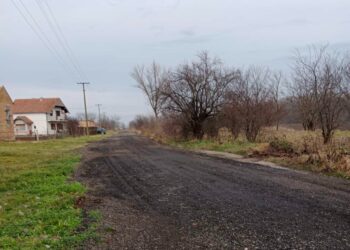 Više od 400 kubnih metara grebanog asfalta dopremljeno za uređenje i popravku ulica u Bavaništu