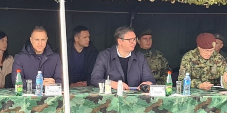 Vučić na predstavljanju protivoklopnog sistema „kornet“