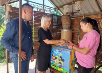 Opštinska uprava Opovo uručila četiri paketa za novorođene bebe