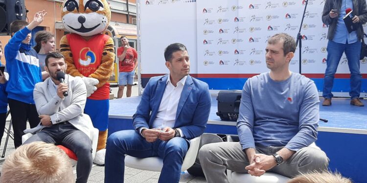 Udovičić, Štefanek i Borković razgovarali sa decom u Pančevu o važnosti sporta
