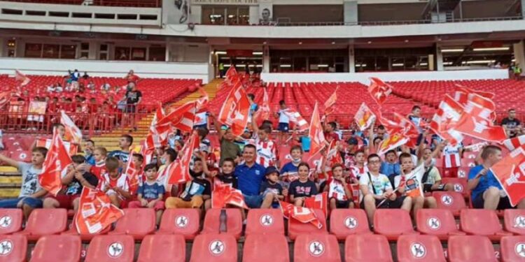 Podmladak FK Dolovo bodrio Crvenu Zvezdu na Marakani