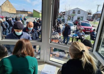 Zbog velikog interesovanja građana vakcinacija u naseljenim mestima traje do kasnih popodnevnih sati