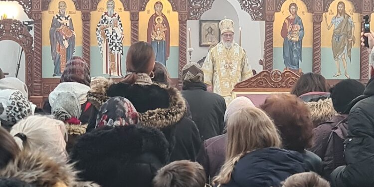 Vladika Banatski Nikanor služio liturgiju u hramu Svetog Save u Pančevu