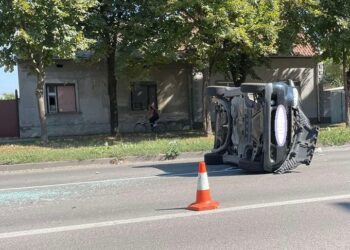 VOZAČI OPREZ: Udes kod Staklare u Pančevu, kod ulaza u Utvu