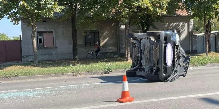 VOZAČI OPREZ: Udes kod Staklare u Pančevu, kod ulaza u Utvu