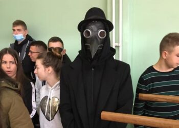 Kovačičkom gimnazijom defilovali lekari, moleri, kauboji, Arapi…
