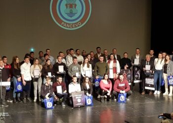 Najbolji sportisti Pančeva plivačica Anja Crevar i karatista Đorđe Salapura