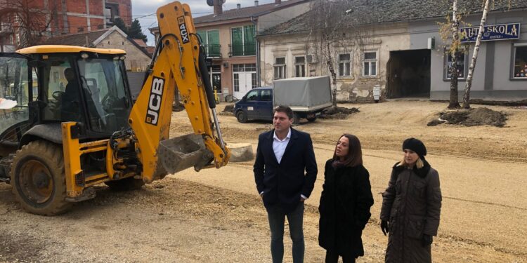 Pančevačko i beogradsko „Zelenilo“ u zajedničkoj akciji presađivanja velikih sadnica
