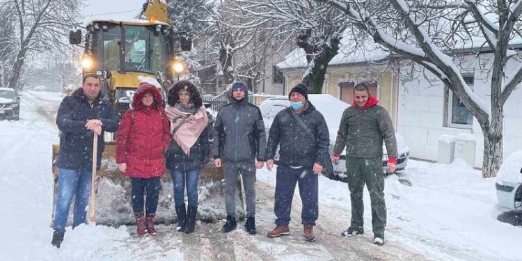 Mesna zajednica i Šumsko gazdinstvo Banat čiste ulice u naselju Tesla