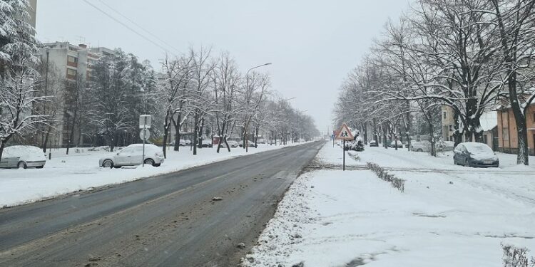 Pančevo: Na Kotežu čišćenje snega ometaju nepropisno parkirana vozila
