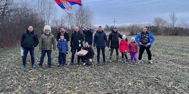 Pančevo: Tradicionalni odlazak po badnjak na Badnje jutro