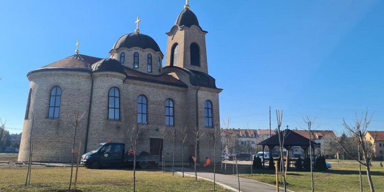Ivan Tešić: U naselju „Mladost“ počeli radovi na uređenju staza oko hrama Svetog Save na Misi
