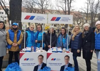 Aktivisti SNS Pančevo obradovali sugrađanke