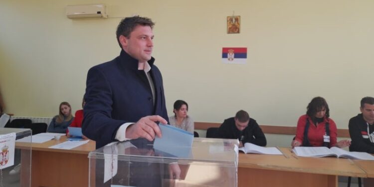 Gradonačelnik Pančeva Aleksandar Stevanović glasao je na svom biračkom mestu