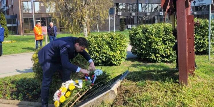Položeni venci poginulim radnicima u Rafineriji nafte Pančevo