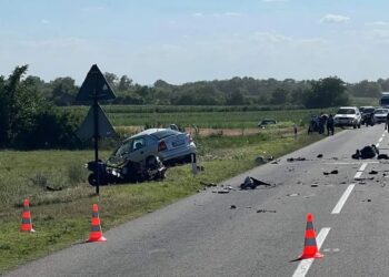 Teška saobraćajna nesreća kod Kovina: Motociklisti naleteli na automobil, vozila uništena! (FOTO)