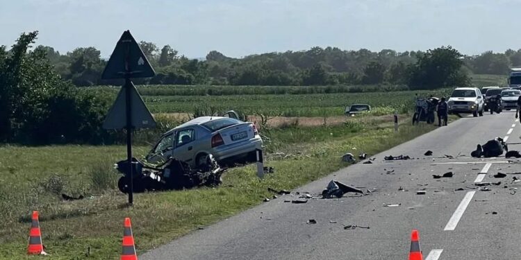 Teška saobraćajna nesreća kod Kovina: Motociklisti naleteli na automobil, vozila uništena! (FOTO)