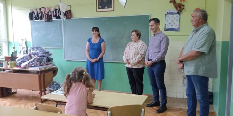 Opština Kovačica poklonila rančeve prvacima