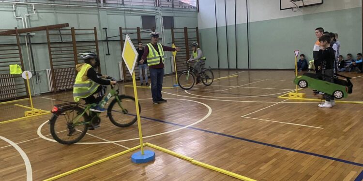 Trening bezbedne vožnje za bicikliste u Debeljači