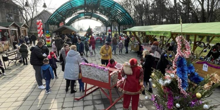 Starčevo: „Novogodišnji bazar“ i uručivanje paketića deci od 3 do 6 godina