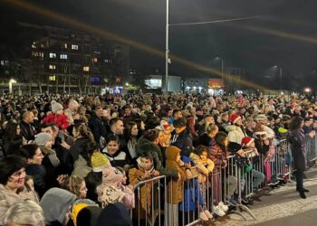 Na Kotežu u Pančevu organizovan spektakularni Doček Deda Mraza