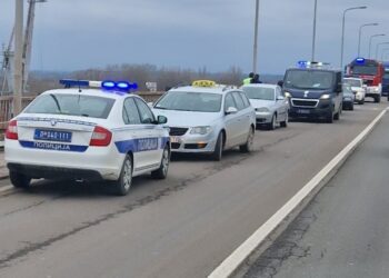 Muškarac skočio sa Kovinskog mosta