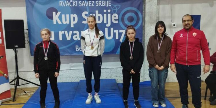 Medalje za pančevačke rvačice na takmičenjima u Beogradu i Valjevu