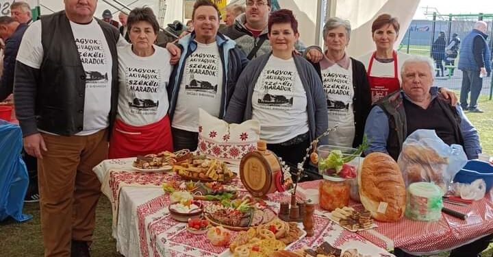 Prva nagrada za Društvo iz Skorenovca na Festivalu kobasice i rakije u Mađarskoj