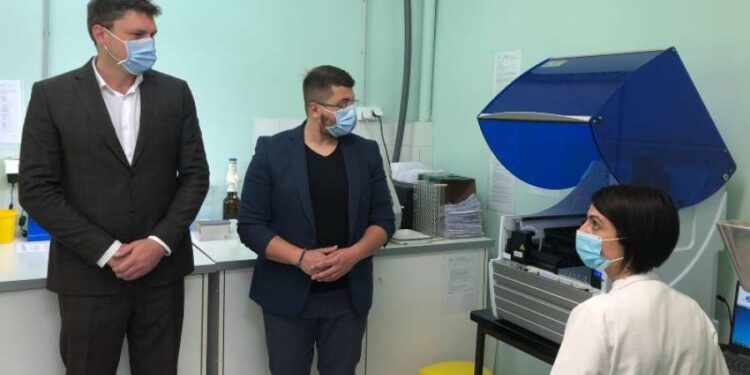 Zavod za javno zdravlje Pančevo dobio aparat za ispitivanje antitela na SARS CoV 19