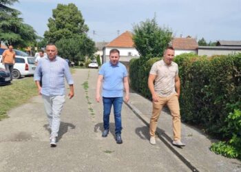Ministar Nedimović i sekretar Božić posetili Banatski Brestovac i Pančevo