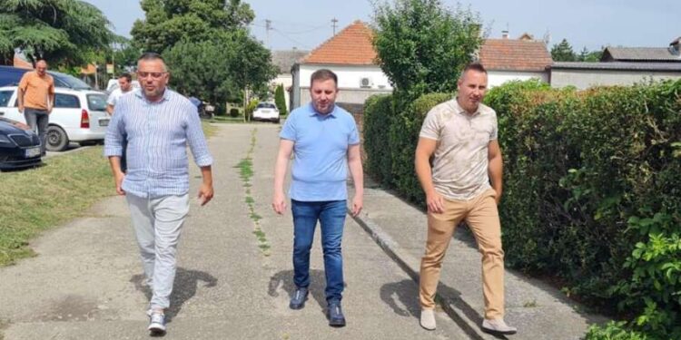 Ministar Nedimović i sekretar Božić posetili Banatski Brestovac i Pančevo