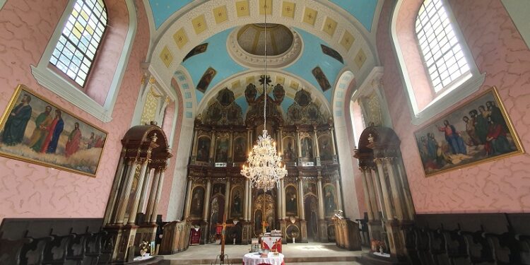 Hram Svetog Oca Nikolaja u Opovu pleni pažnju svojom monumentalnošću