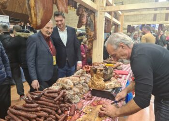 Više od 300 izlagača na Slaninijadi u Kačarevu, najjačoj gastronomskoj manifestaciji u Srbiji (FOTO)