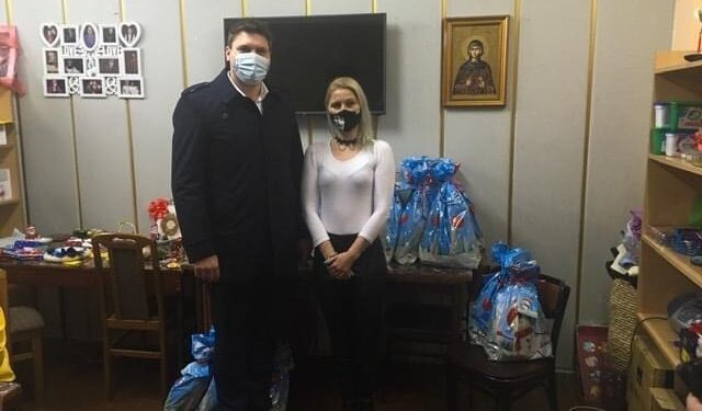 Stevanović uručio poklone Društvu za pomoć mentalno nedovoljno razvijenim osobama