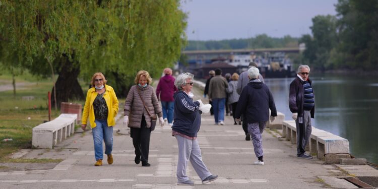 Penzioneri u Pančevu koriste svoje vreme za šetnju