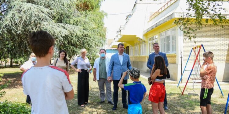 Mirović posetio Dom za decu i omladinu bez roditeljskog staranja „Spomenak“ u Pančevu