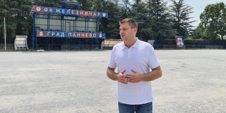 Gradonačelnik Pančeva obišao radove na fudbalskom terenu SC “Mladost”