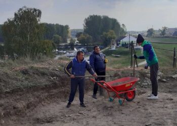 Lica zaposlena preko javnih radova zajedno sa arheolozima na tvrđavi Stari Grad u Kovinu