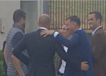 Sudija oštetio FK Železničar u Kragujevcu: Fotografije potvrđuju prisnost između čelnih ljudi Radničkog i sudije (FOTO)