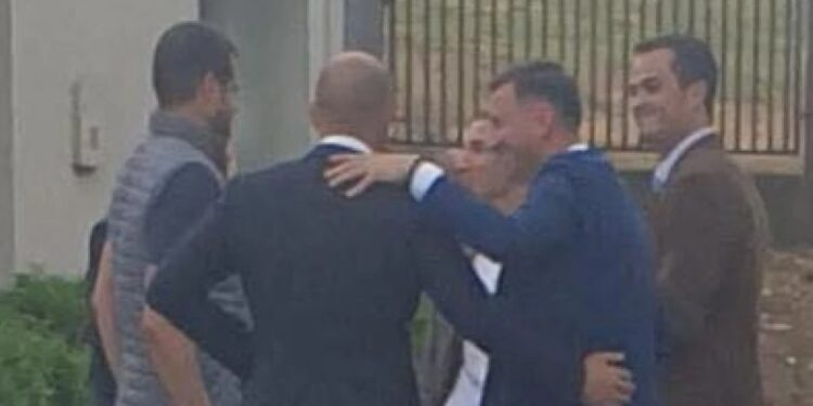 Sudija oštetio FK Železničar u Kragujevcu: Fotografije potvrđuju prisnost između čelnih ljudi Radničkog i sudije (FOTO)