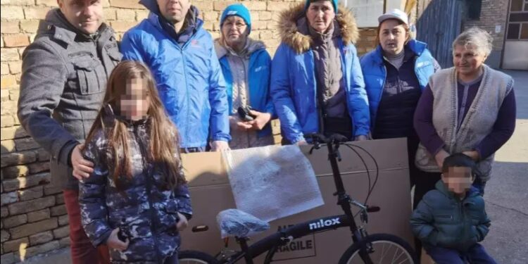 OO SNS Kovačica darovao petoro mališana biciklima