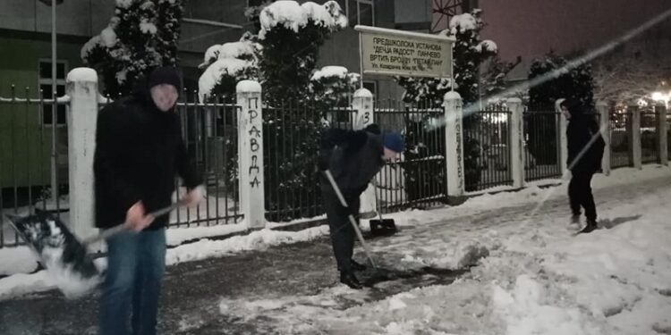 MZ Mladost apeluje na građane da savesno parkiraju vozila kako bi Zimska služba mogla da očisti ulice od snega