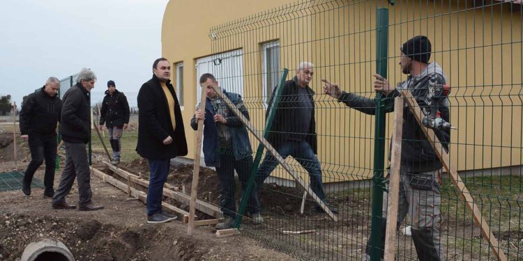 Uređenje kapele u Barandi: Postavljanje kapije i ograde oko dvorišta
