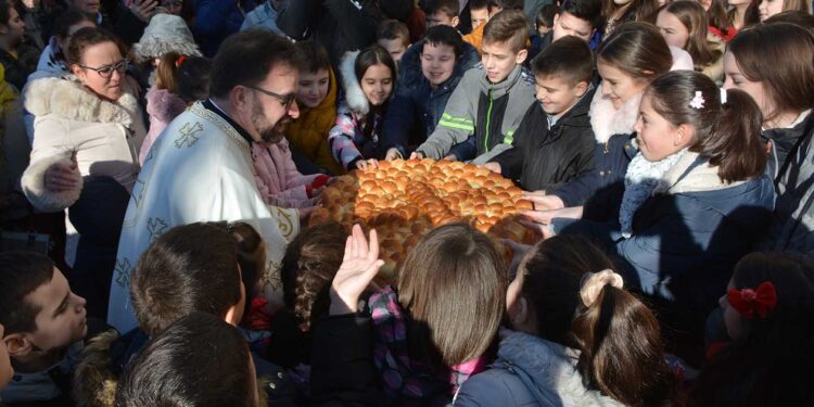 Božić u Opovu: Zlatnici za Uroša, Lanu i Saru